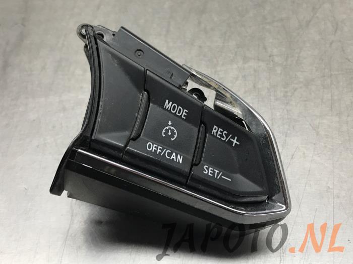 Steering wheel switch from a Mazda CX-5 (KF) 2.0 SkyActiv-G 165 16V 4WD 2019