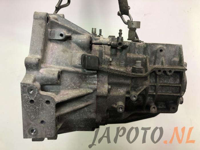 Gearbox from a Toyota Yaris III (P13) 1.33 16V Dual VVT-I 2011