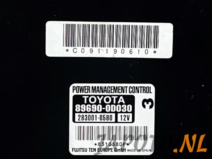 Body control computer from a Toyota Yaris III (P13) 1.33 16V Dual VVT-I 2011