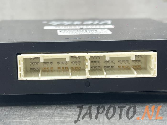Body control computer from a Toyota Yaris III (P13) 1.33 16V Dual VVT-I 2011