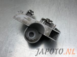 Used Rear bumper bracket, left Toyota Auris Touring Sports (E18) 1.8 16V Hybrid Price € 14,95 Margin scheme offered by Japoto Parts B.V.