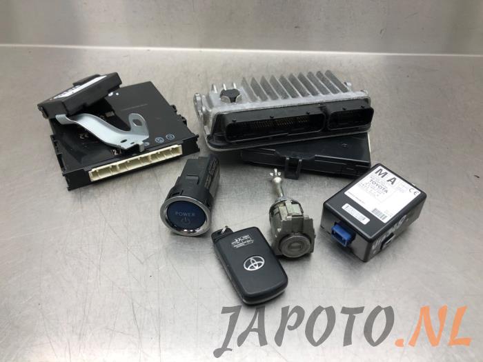 Used Ignition lock + computer Toyota Auris Touring Sports (E18) 1.8 16V Hybrid Price € 157,45 Margin scheme offered by Japoto Parts B.V.