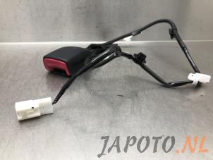 Used Front seatbelt buckle, right Toyota Auris Touring Sports (E18) 1.8 16V Hybrid Price € 19,95 Margin scheme offered by Japoto Parts B.V.