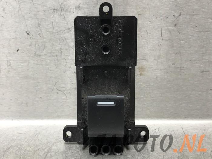 Usados Interruptor de ventanilla eléctrica Honda HR-V (RU) 1.5 i-VTEC 16V Precio € 20,95 Norma de margen ofrecido por Japoto Parts B.V.