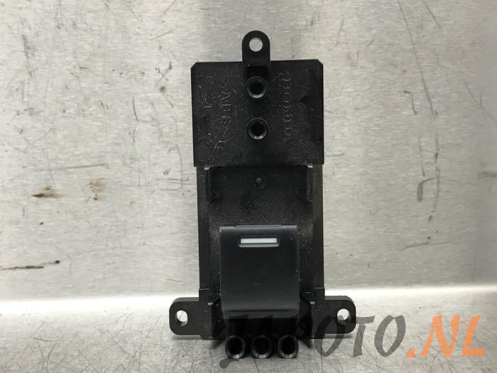 Usados Interruptor de ventanilla eléctrica Honda HR-V (RU) 1.5 i-VTEC 16V Precio € 20,95 Norma de margen ofrecido por Japoto Parts B.V.