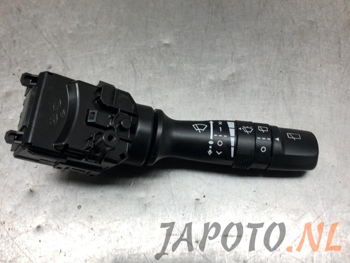 Interruptor de limpiaparabrisas de un Kia Cee'd Sportswagon (JDC5) 1.6 CRDi 16V VGT 2015