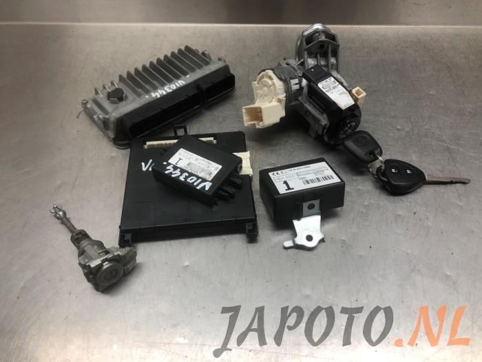 Used Ignition lock + computer Toyota Yaris III (P13) 1.33 16V Dual VVT-I Price € 209,95 Margin scheme offered by Japoto Parts B.V.