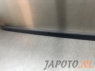 Used Roof rail, left Mitsubishi Outlander (GF/GG) 2.0 16V PHEV 4x4 Price on request offered by Japoto Parts B.V.