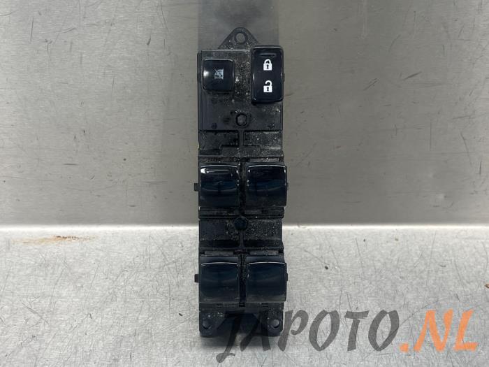 Usados Interruptor combinado de ventanillas Mitsubishi Outlander (GF/GG) 2.0 16V PHEV 4x4 Precio € 41,95 Norma de margen ofrecido por Japoto Parts B.V.