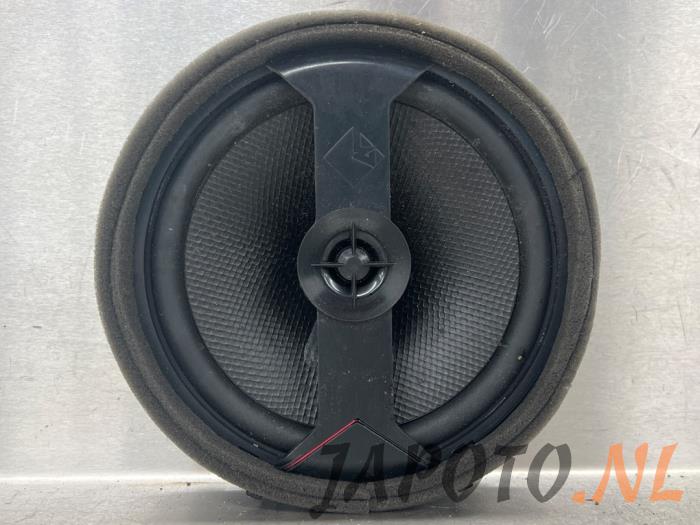 Speaker from a Mitsubishi Outlander (GF/GG) 2.0 16V PHEV 4x4 2013