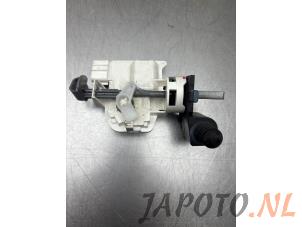 Używane Silnik blokady wlewu paliwa Mitsubishi Outlander (GF/GG) 2.0 16V PHEV 4x4 Cena € 29,95 Procedura marży oferowane przez Japoto Parts B.V.