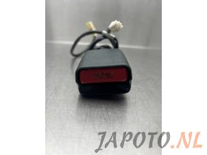 Używane Wtyk pasa bezpieczenstwa prawy przód Mitsubishi Outlander (GF/GG) 2.0 16V PHEV 4x4 Cena € 24,95 Procedura marży oferowane przez Japoto Parts B.V.