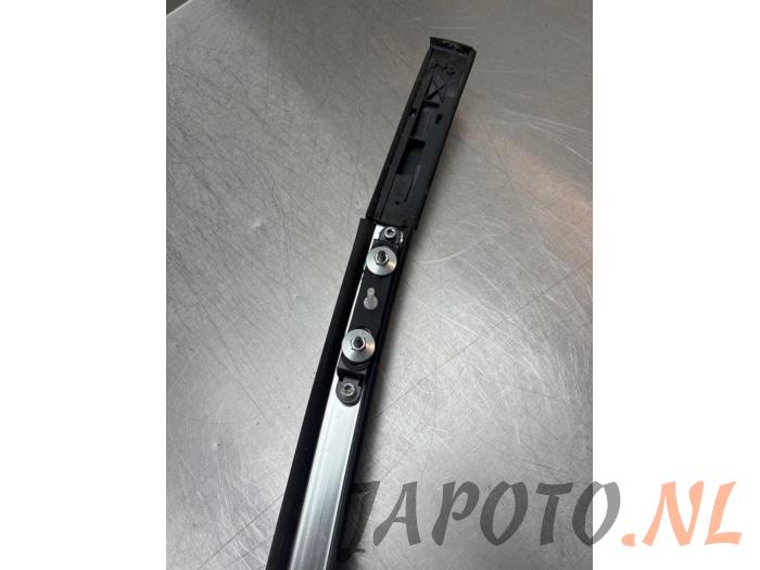 Roof rail, left from a Toyota Auris Touring Sports (E18) 1.8 16V Hybrid 2015