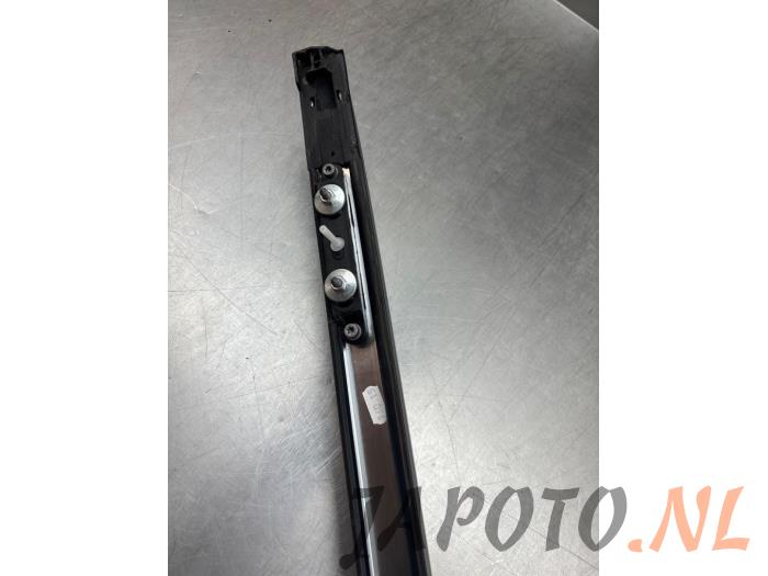 Roof rail, left from a Toyota Auris Touring Sports (E18) 1.8 16V Hybrid 2015