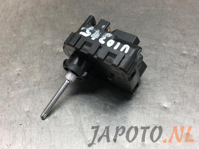 Używane Silnik reflektora Suzuki Celerio (LF) 1.0 12V Cena € 20,95 Procedura marży oferowane przez Japoto Parts B.V.