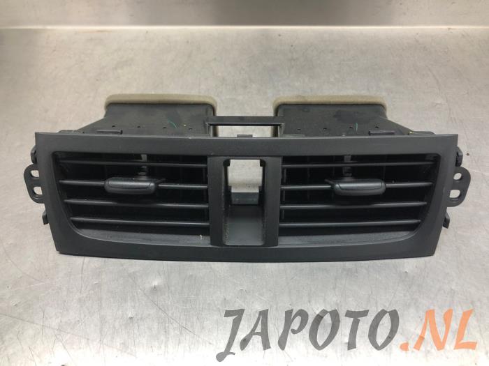 Kratka wentylacyjna deski rozdzielczej z Suzuki Celerio (LF) 1.0 12V 2015