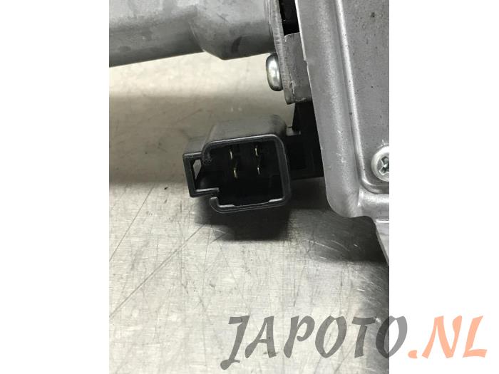 Rear wiper motor from a Suzuki Celerio (LF) 1.0 12V 2015