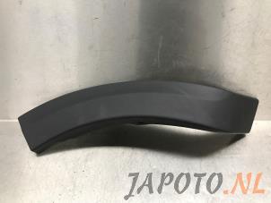 Używane Listwa blotnika Suzuki Celerio (LF) 1.0 12V Cena € 14,95 Procedura marży oferowane przez Japoto Parts B.V.