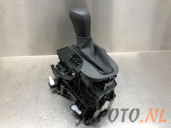 Position switch automatic gearbox from a Toyota Yaris IV (P21/PA1/PH1) 1.5 12V Hybrid 115 2023