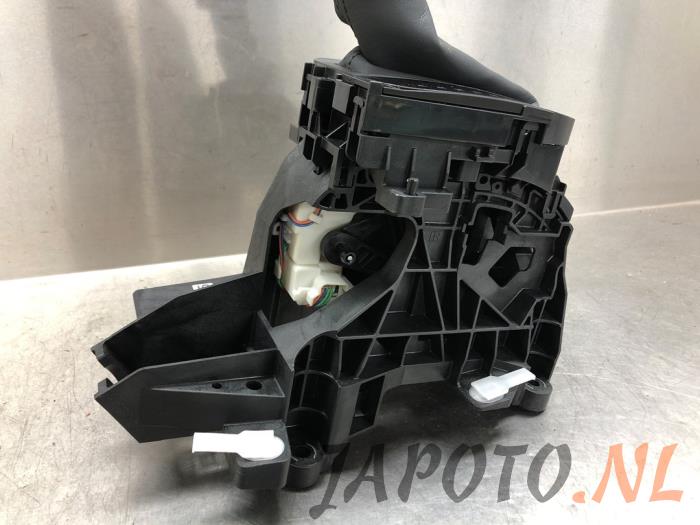 Position switch automatic gearbox from a Toyota Yaris IV (P21/PA1/PH1) 1.5 12V Hybrid 115 2023