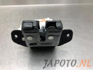 Used Tailgate lock mechanism Toyota Yaris IV (P21/PA1/PH1) 1.5 12V Hybrid 115 Price € 49,95 Margin scheme offered by Japoto Parts B.V.
