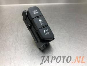 Used Switch (miscellaneous) Toyota Yaris IV (P21/PA1/PH1) 1.5 12V Hybrid 115 Price € 19,95 Margin scheme offered by Japoto Parts B.V.