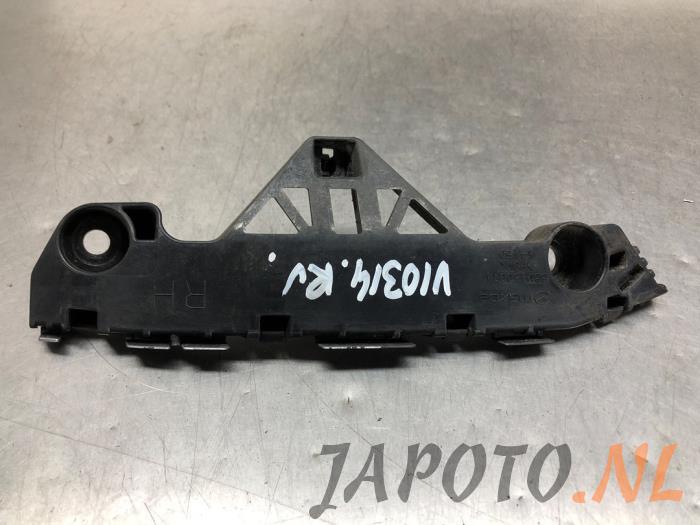 Front bumper bracket, right from a Mazda 3 (BL12/BLA2/BLB2) 1.6 CiTD 16V 2012