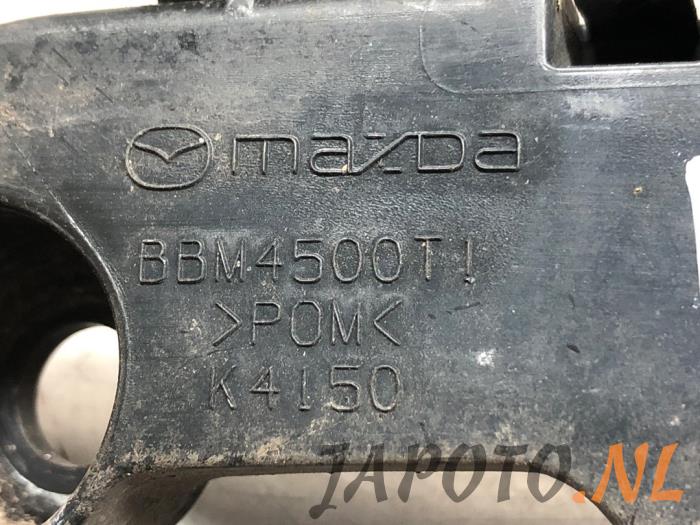 Front bumper bracket, right from a Mazda 3 (BL12/BLA2/BLB2) 1.6 CiTD 16V 2012