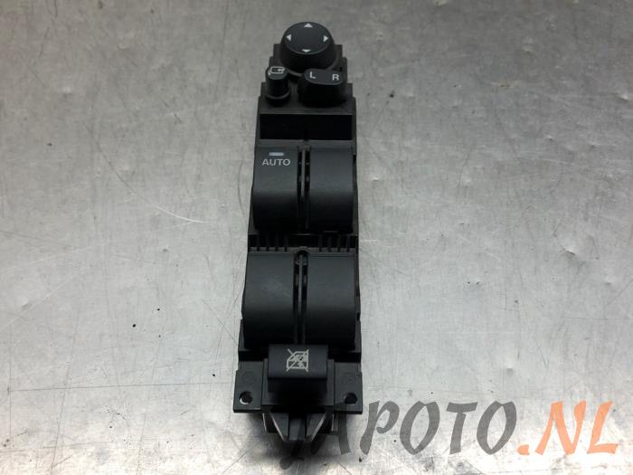Usados Interruptor combinado de ventanillas Mazda 3 (BL12/BLA2/BLB2) 1.6 CiTD 16V Precio € 51,45 Norma de margen ofrecido por Japoto Parts B.V.