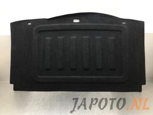 Usados Alfombrilla de maletero Kia Picanto (JA) 1.0 T-GDI 12V Precio € 39,99 Norma de margen ofrecido por Japoto Parts B.V.