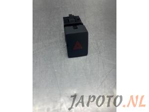 Usados Interruptor de luz de pánico Nissan X-Trail (T32) 1.6 DIG-T 16V Precio € 9,95 Norma de margen ofrecido por Japoto Parts B.V.