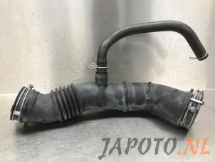 Used Air intake hose Toyota Yaris IV (P21/PA1/PH1) 1.5 12V Hybrid 115 Price € 40,00 Margin scheme offered by Japoto Parts B.V.