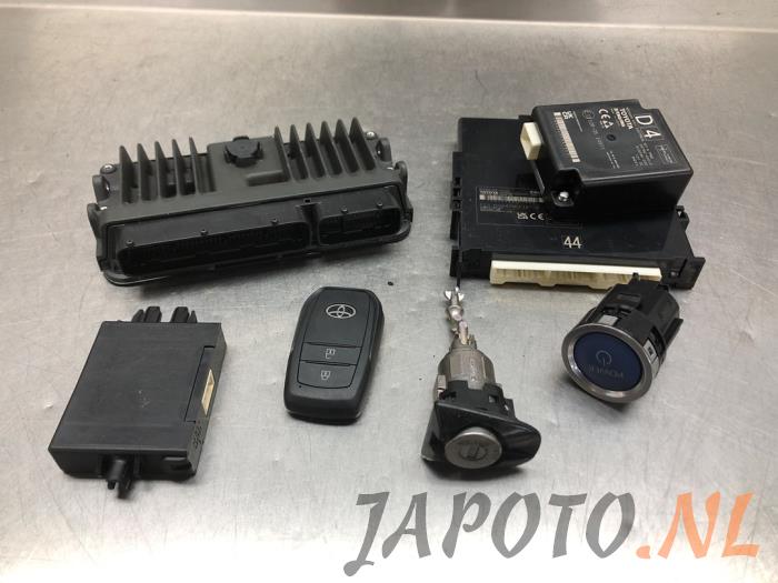 Used Ignition lock + computer Toyota Yaris IV (P21/PA1/PH1) 1.5 12V Hybrid 115 Price € 314,95 Margin scheme offered by Japoto Parts B.V.