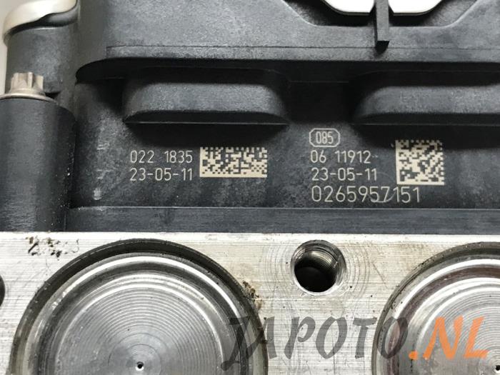 ABS pump from a Toyota Yaris IV (P21/PA1/PH1) 1.5 12V Hybrid 115 2023
