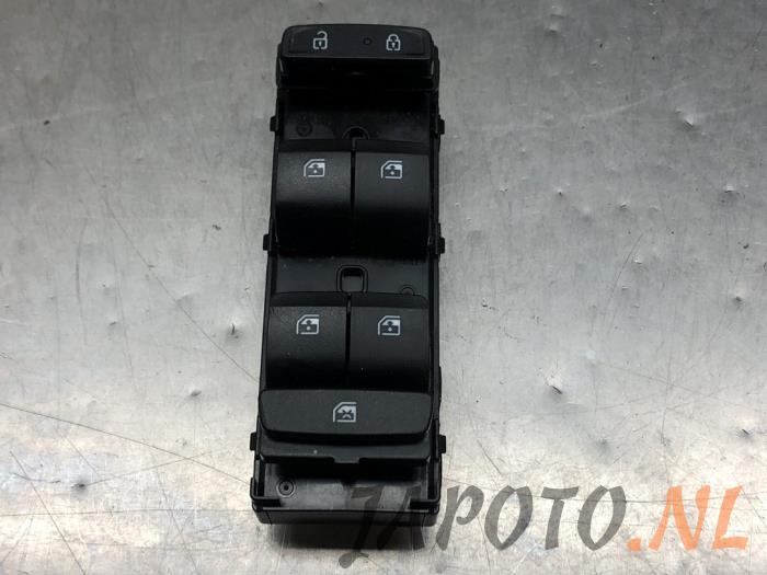Usados Interruptor combinado de ventanillas Hyundai Tucson (NX) 1.6 T-GDI Hybrid 48V HTRAC Precio € 104,95 Norma de margen ofrecido por Japoto Parts B.V.