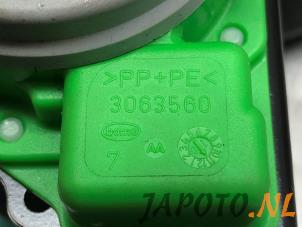 Usagé Ceinture de sécurité avant gauche Toyota Auris (E15) 1.8 16V HSD Full Hybrid Prix € 99,99 Règlement à la marge proposé par Japoto Parts B.V.