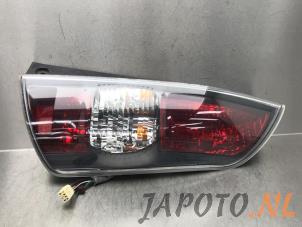 Usados Luz trasera derecha Daihatsu Sirion 2 (M3) 1.3 16V DVVT Precio € 34,95 Norma de margen ofrecido por Japoto Parts B.V.