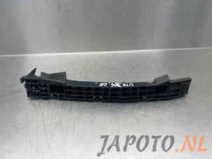 Used Rear bumper bracket, left Honda Jazz (GE6/GE8/GG/GP) 1.4 VTEC 16V Price on request offered by Japoto Parts B.V.