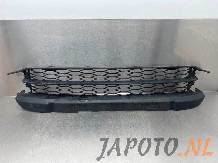 Używane Grill Honda Jazz (GE6/GE8/GG/GP) 1.4 VTEC 16V Cena € 20,95 Procedura marży oferowane przez Japoto Parts B.V.