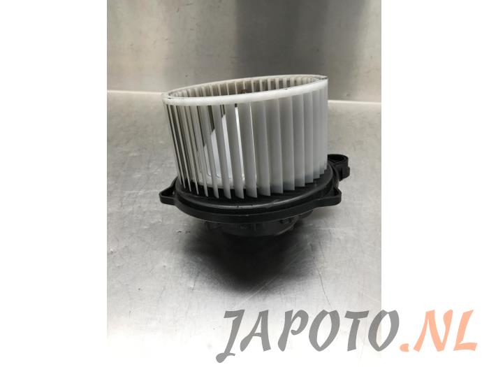 Heating and ventilation fan motor from a Kia Picanto (JA) 1.0 T-GDI 12V 2018
