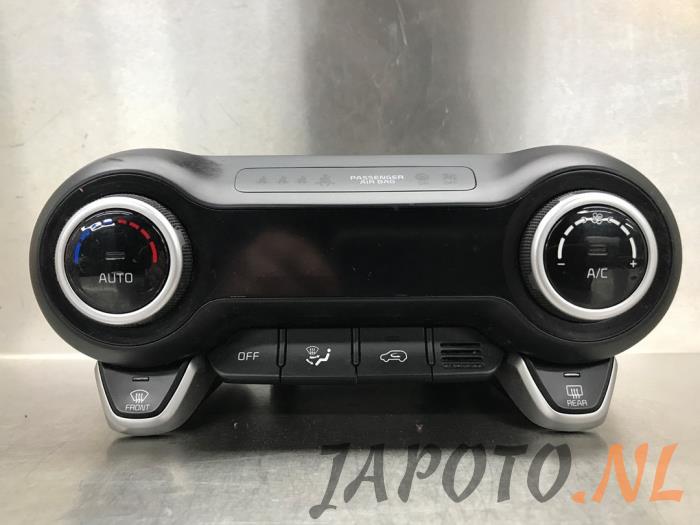 Panneau de commandes chauffage d'un Kia Picanto (JA) 1.0 T-GDI 12V 2018