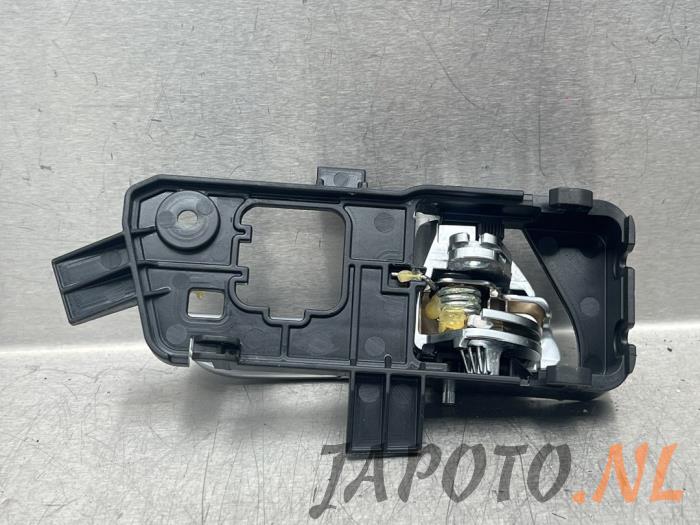 Rear door handle 4-door, left from a Kia Picanto (JA) 1.0 T-GDI 12V 2018