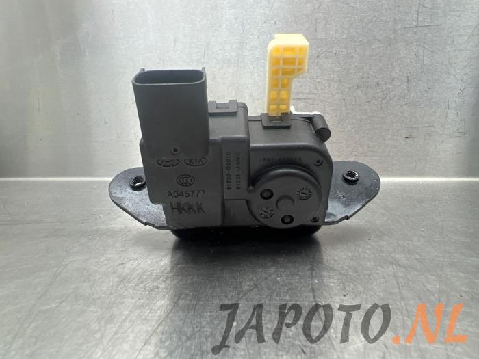 Tailgate lock mechanism from a Kia Picanto (JA) 1.0 T-GDI 12V 2018