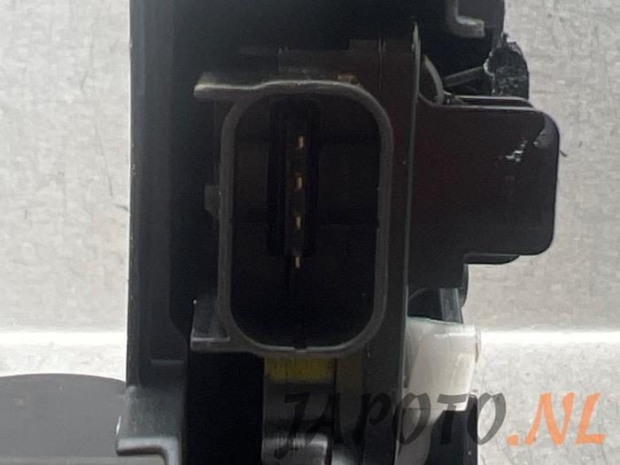 Türschlossmechanik 4-türig rechts vorne van een Kia Picanto (JA) 1.0 T-GDI 12V 2018
