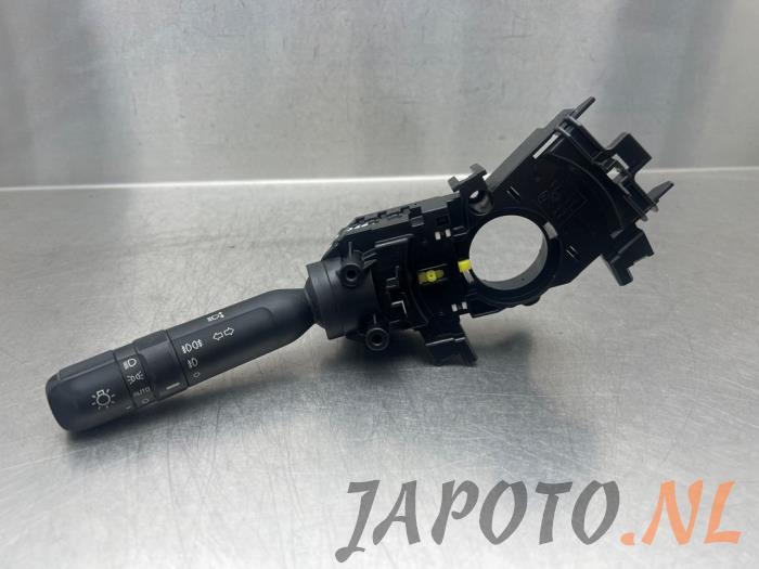 Licht Schalter van een Kia Picanto (JA) 1.0 T-GDI 12V 2018