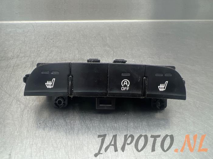 Seat heating switch from a Kia Picanto (JA) 1.0 T-GDI 12V 2018