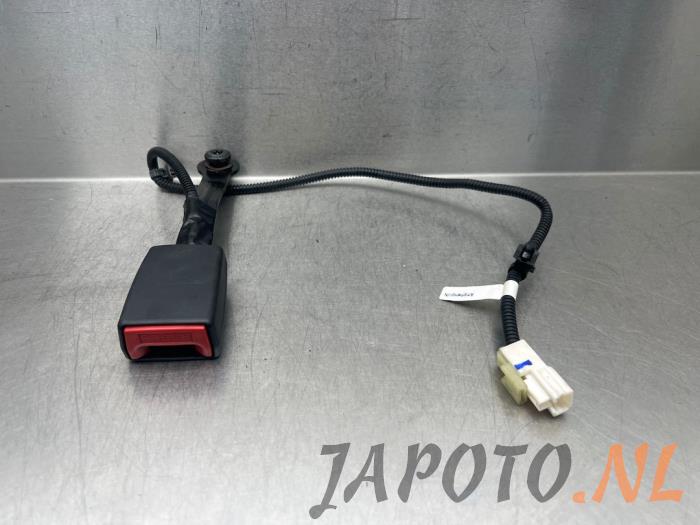 Insertion ceinture de sécurité avant gauche d'un Kia Picanto (JA) 1.0 T-GDI 12V 2018