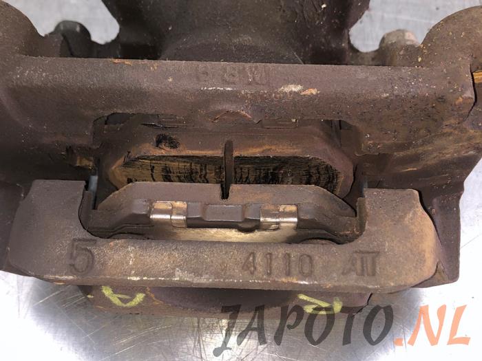 Rear brake calliper, right from a Mitsubishi Outlander (GF/GG) 2.0 16V PHEV 4x4 2013