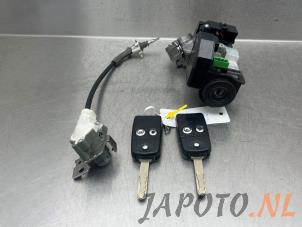 Used Ignition lock + key Honda Jazz (GE6/GE8/GG/GP) 1.4 VTEC 16V Price on request offered by Japoto Parts B.V.