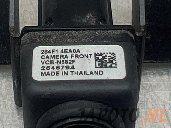 Front camera from a Nissan Qashqai (J11) 1.2 DIG-T 16V 2017